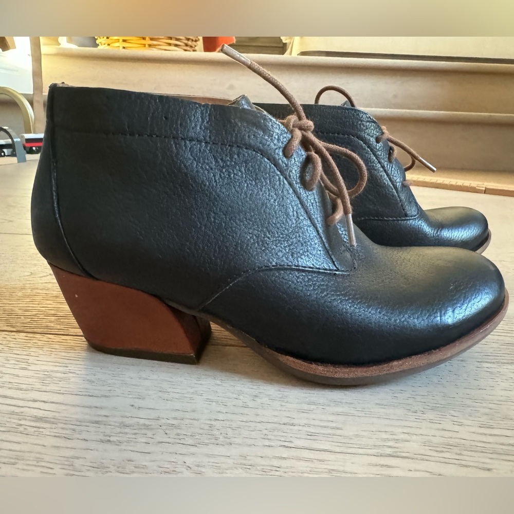Kork-Ease Helene Leather Lace Up Heeled Booties Women’s Size 7